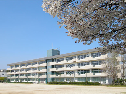 【新座市立第六中学校】徒歩4分！